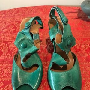MIZ MOOZ super comfy green open toe heels size 10